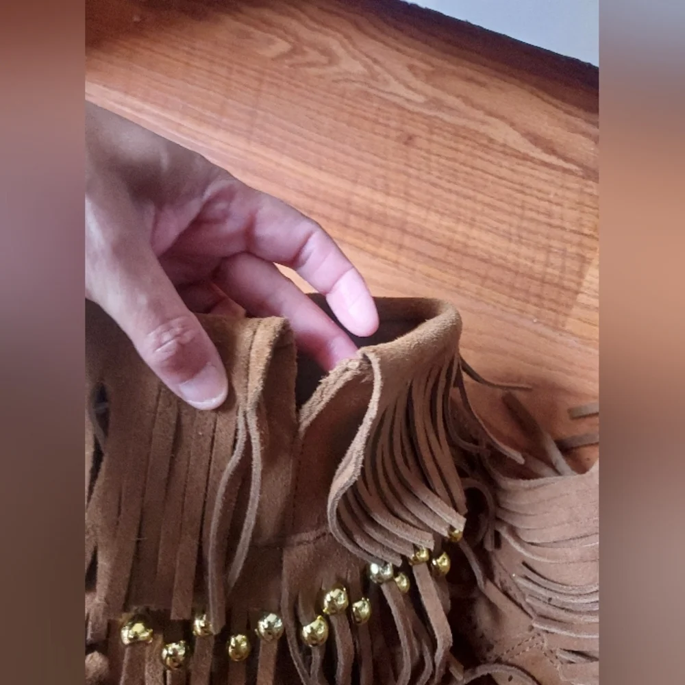 Minnetonka Boots - Picture 9 of 12